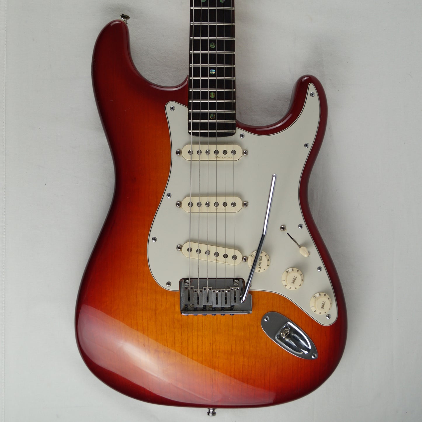 Fender American Deluxe Stratocaster - USA 2002 - Aged Cherry Burst