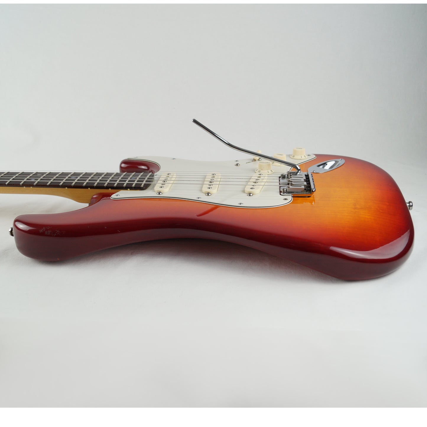 Fender American Deluxe Stratocaster - USA 2002 - Aged Cherry Burst