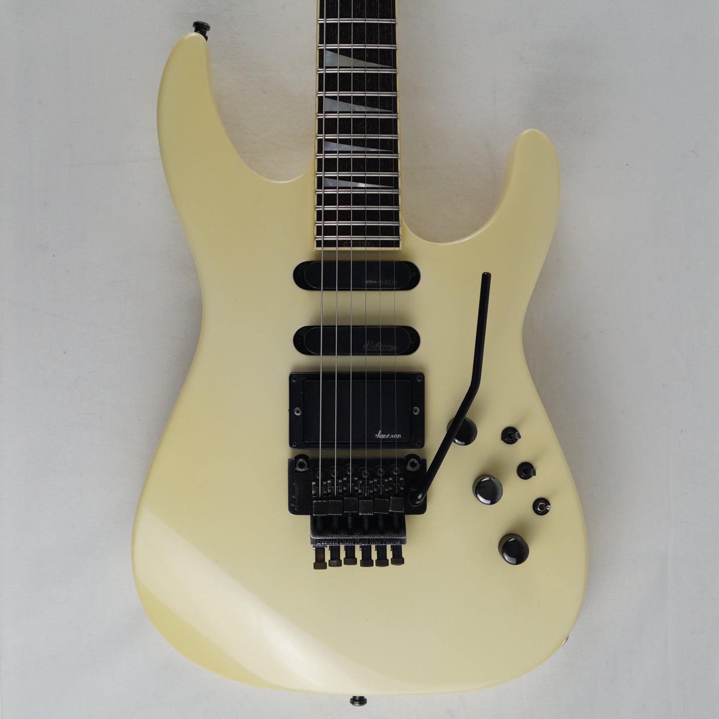 Charvel Model 6 - Japan 1987/1988 - Pearl White, Weiß
