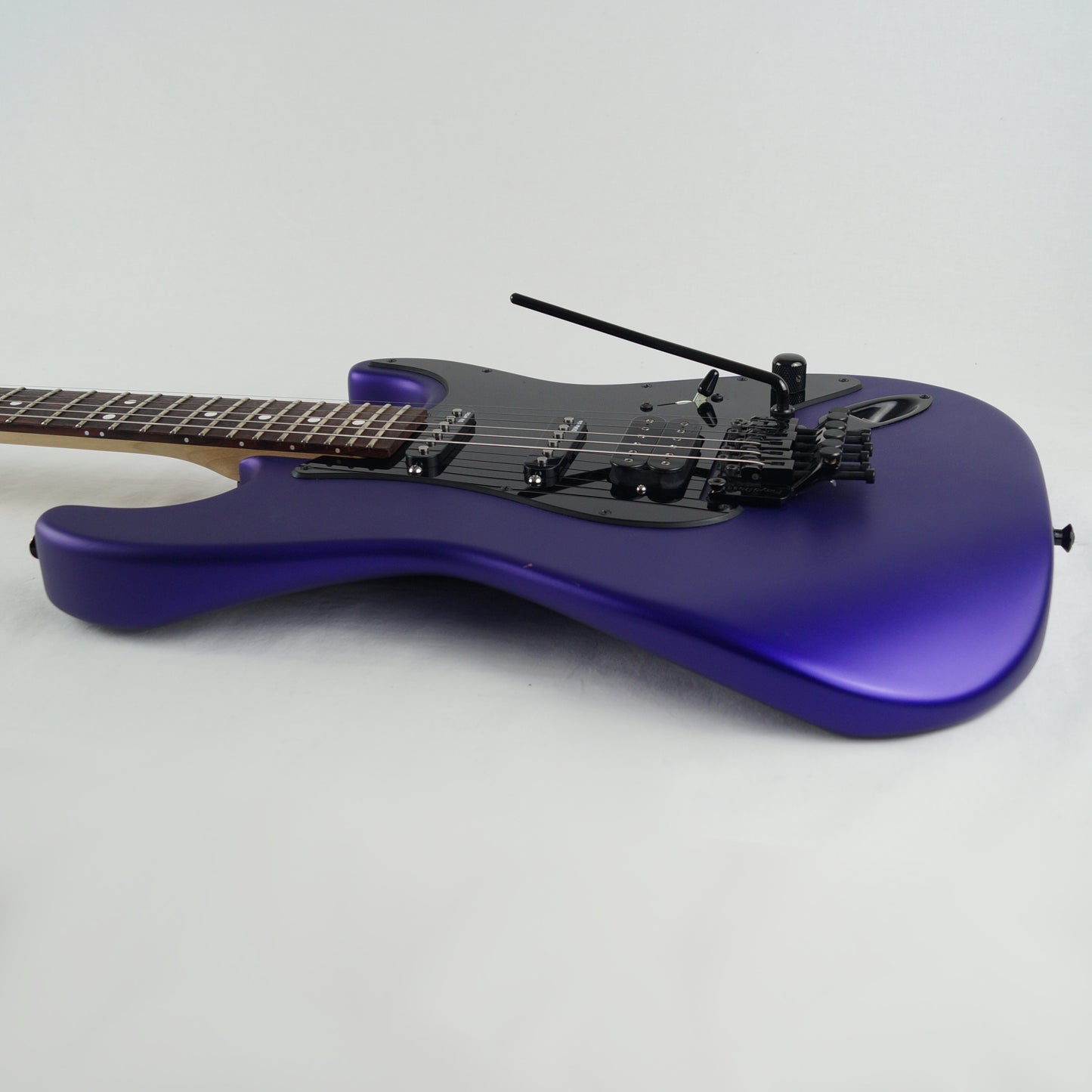 Charvel USA Select So Cal Style 1 HSS FR - Satin Plum - Mit Koffer