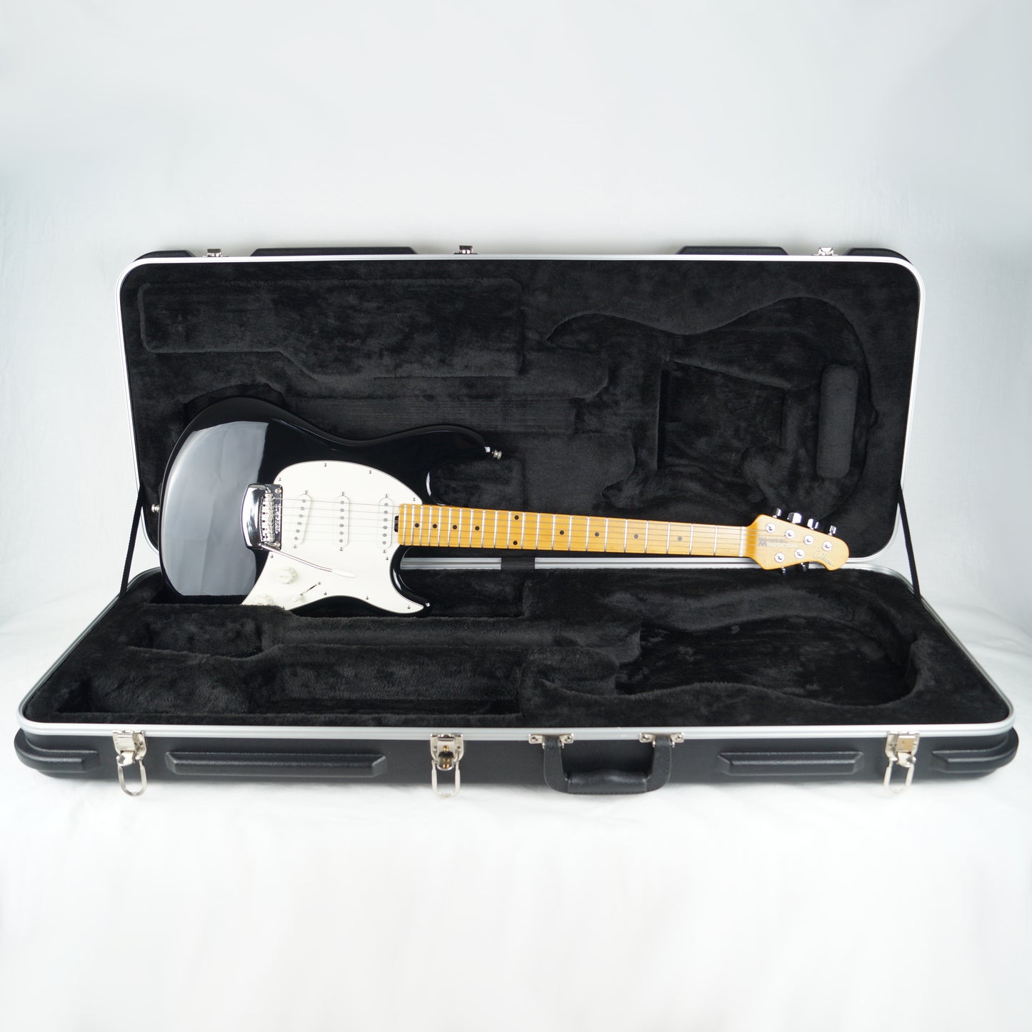 Music Man Cutlass - USA 2016 - Black, Schwarz - Mit Koffer