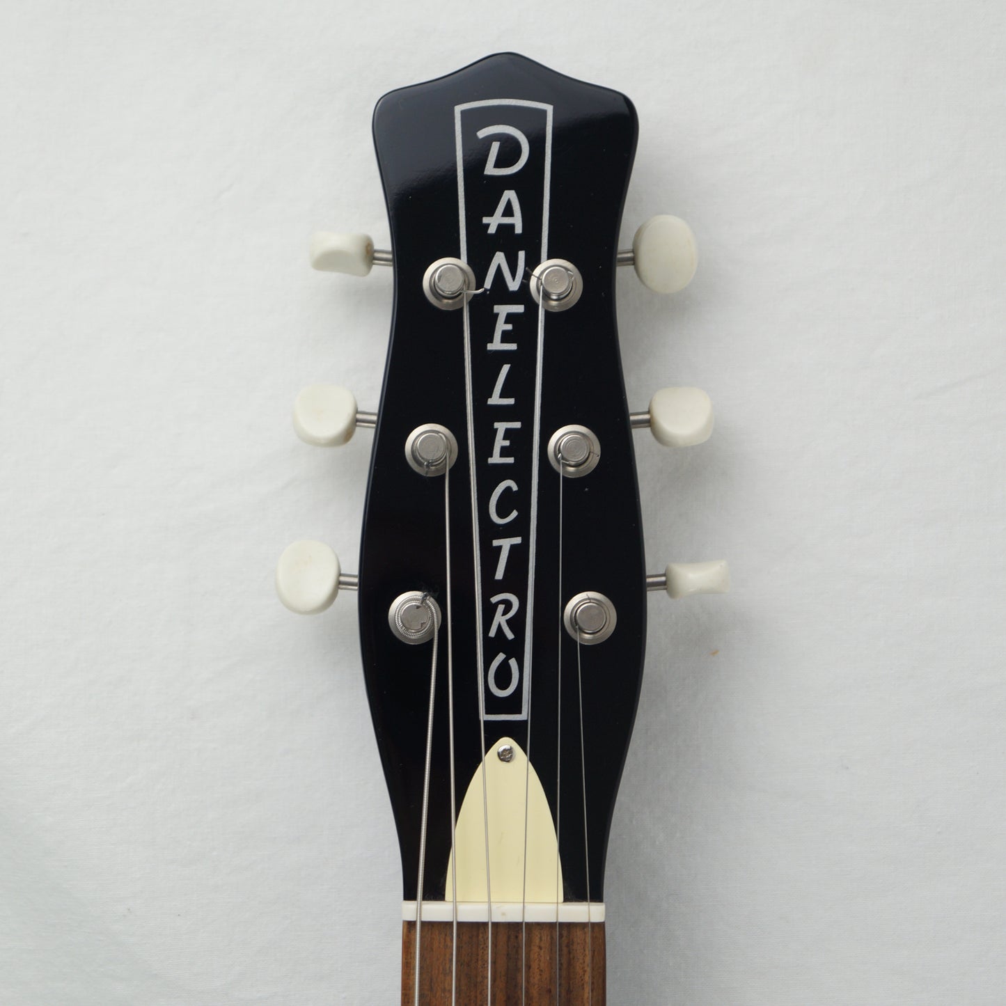 Danelectro 57 - Limo Black, Schwarz