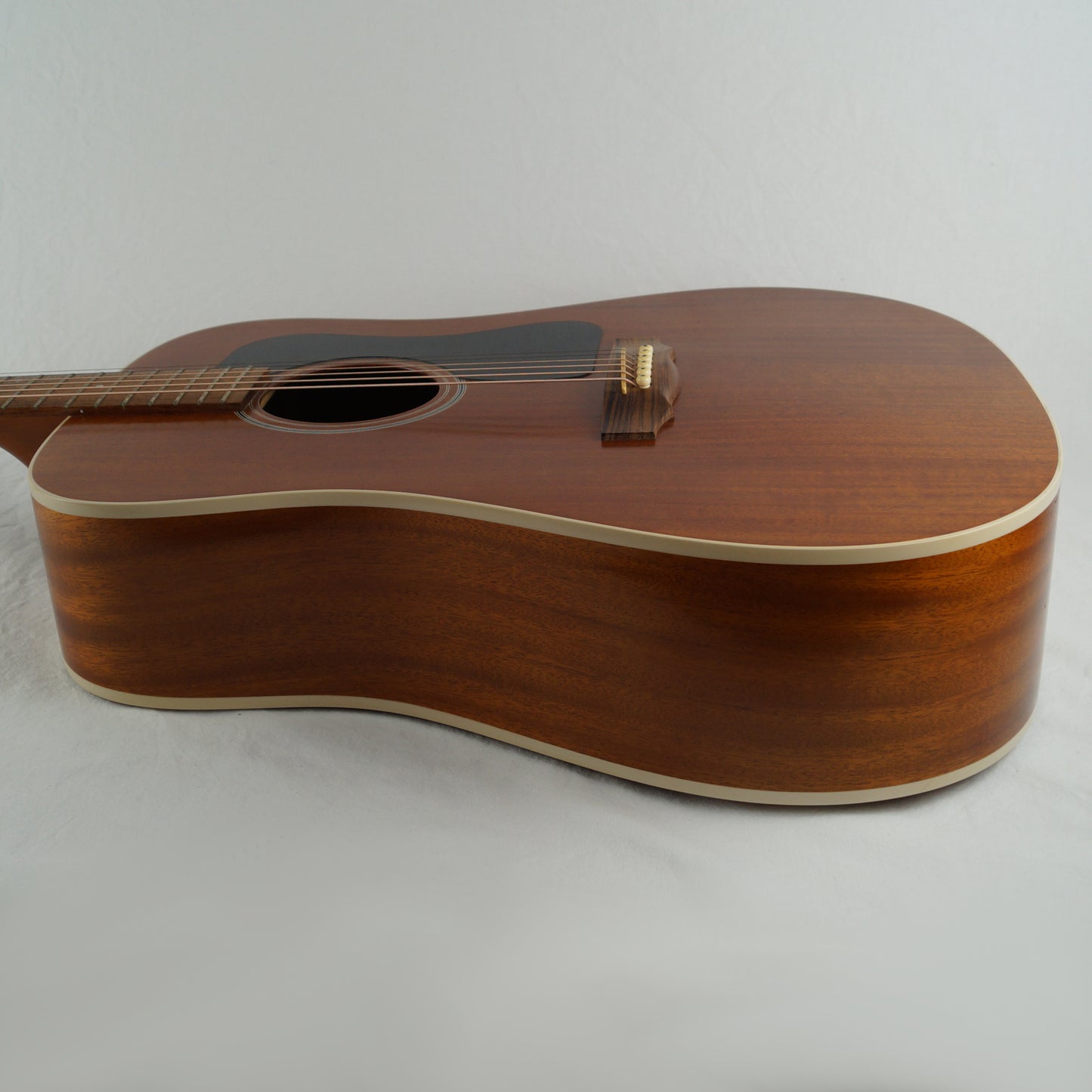 Guild D25 - USA 2003 - Amber, Braun - Dreadnought - Mit Koffer