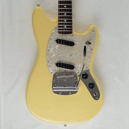 Fender American Performer Mustang - USA 2021 - Vintage White, Weiß - Mit Gigbag