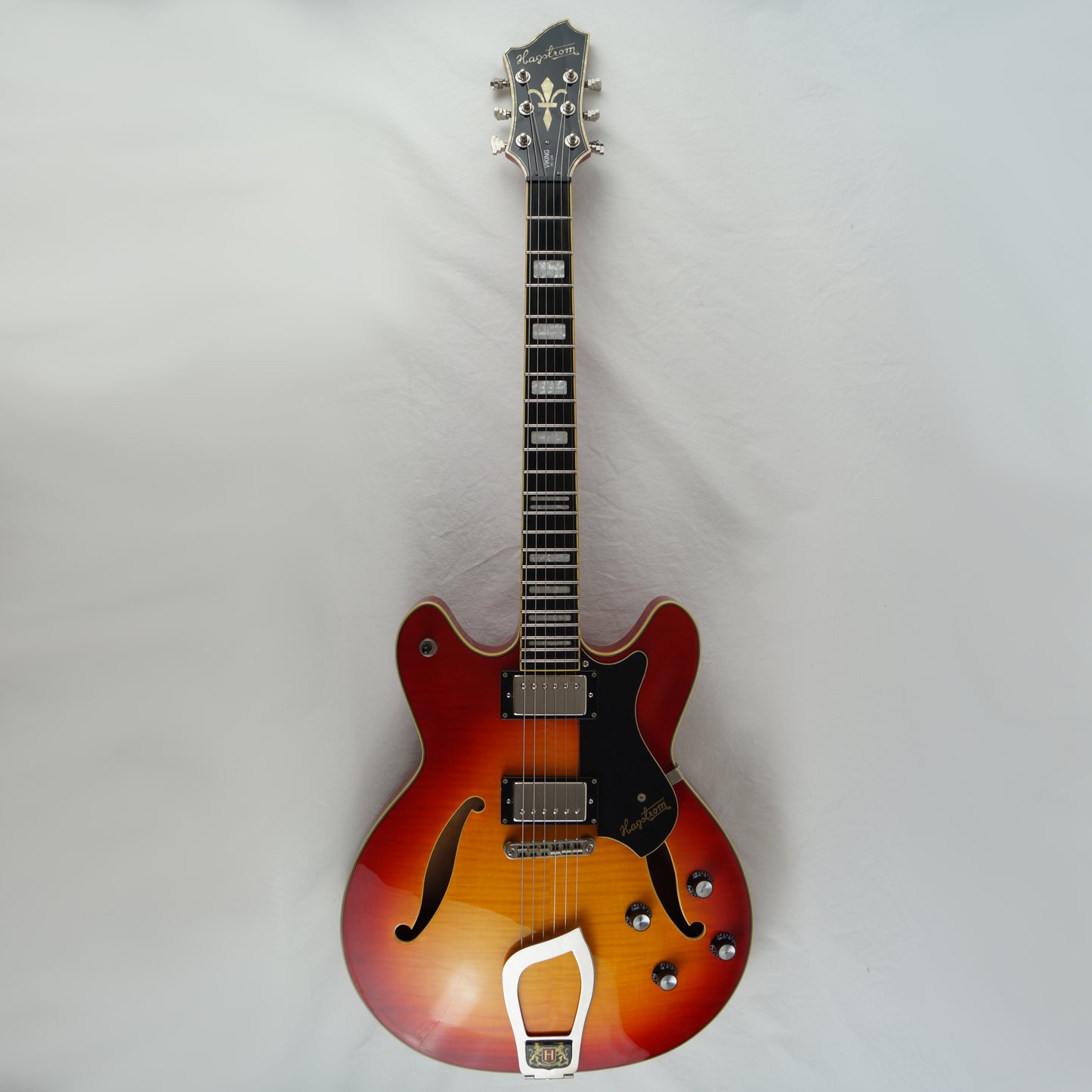 Hagstrom Viking Deluxe - Cherry Sunburst
