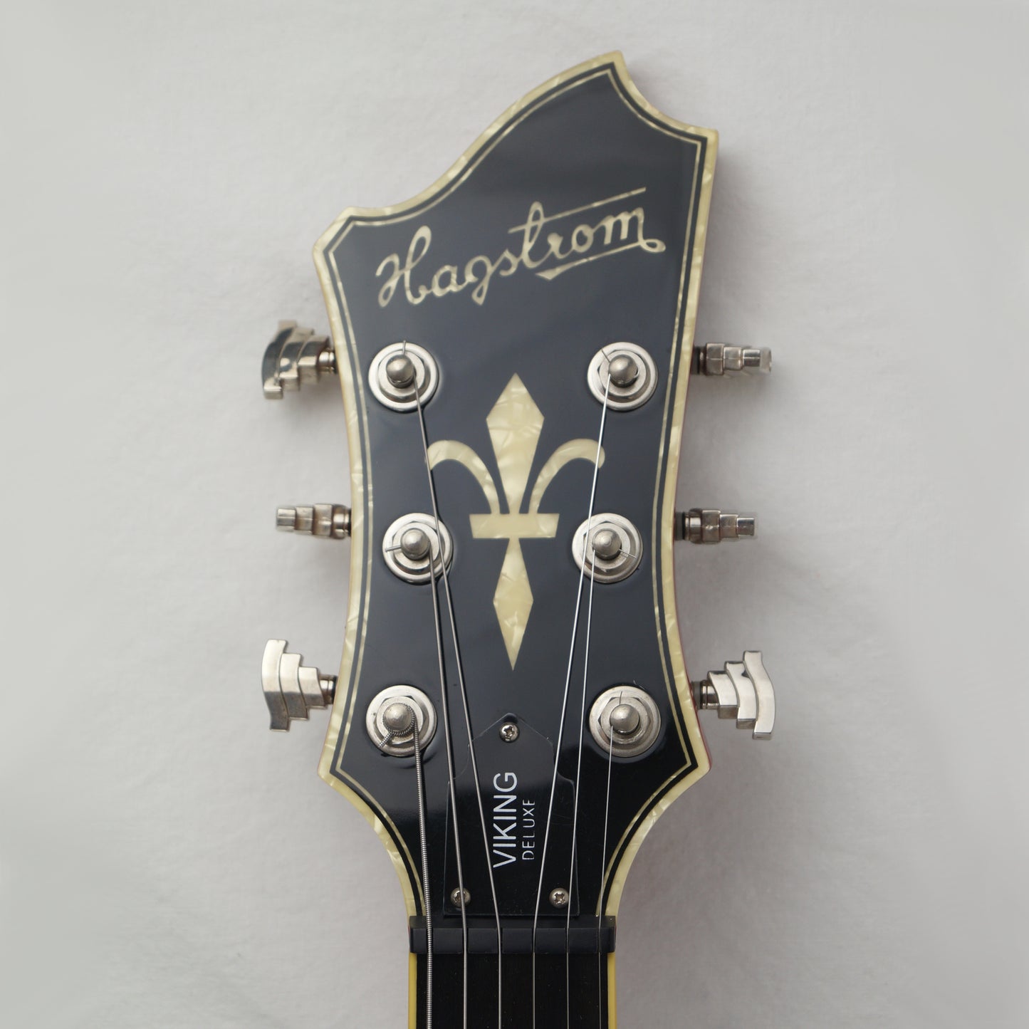 Hagstrom Viking Deluxe - Cherry Sunburst