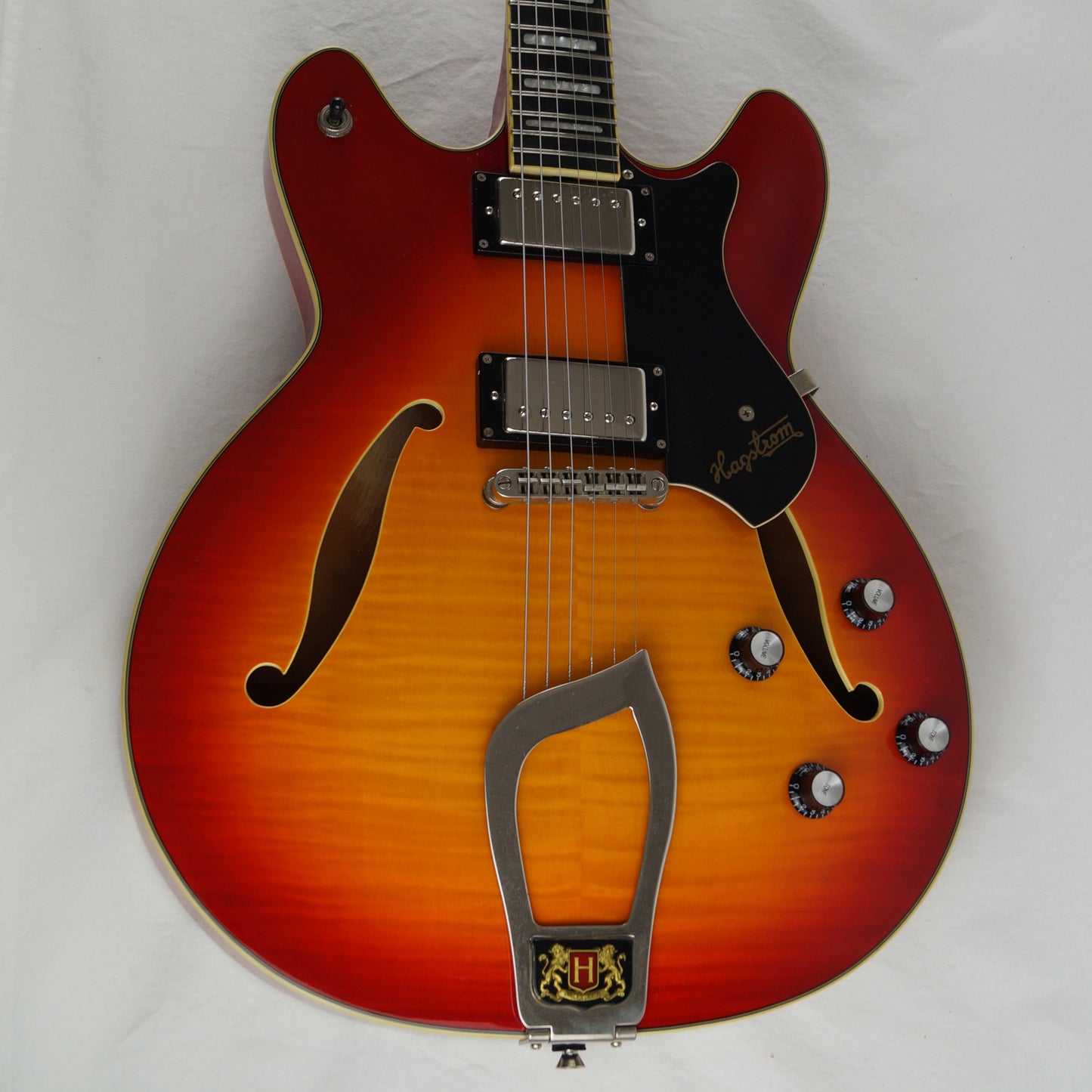Hagstrom Viking Deluxe - Cherry Sunburst