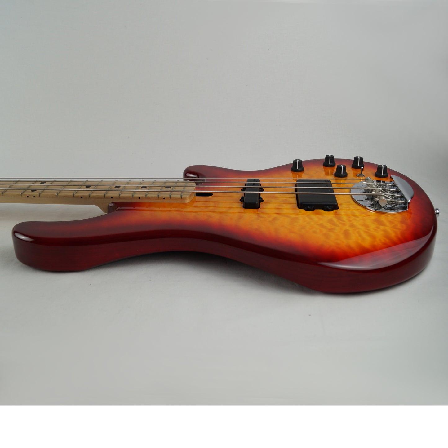 Lakland Skyline 44-02 Deluxe - 2020 - Cherry Sunburst